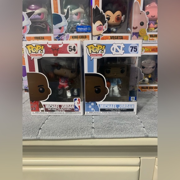Funko pop, basketball - Picture 1 of 3